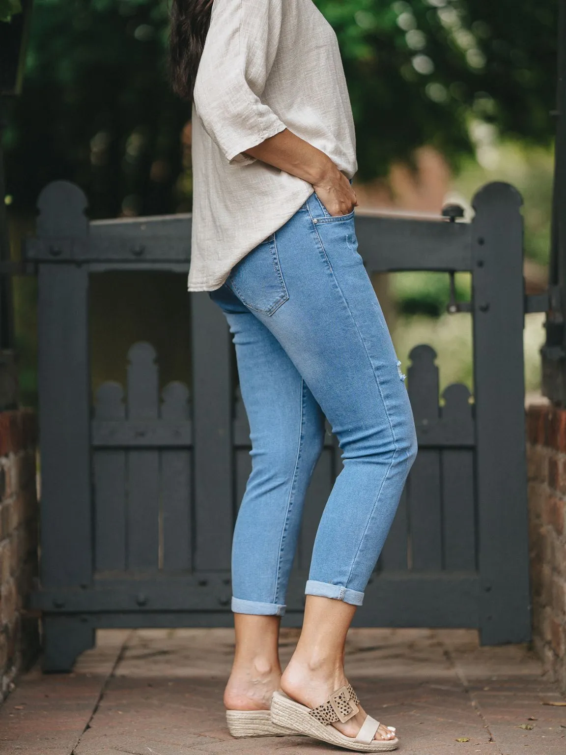 Distressed Straight Leg Jeans