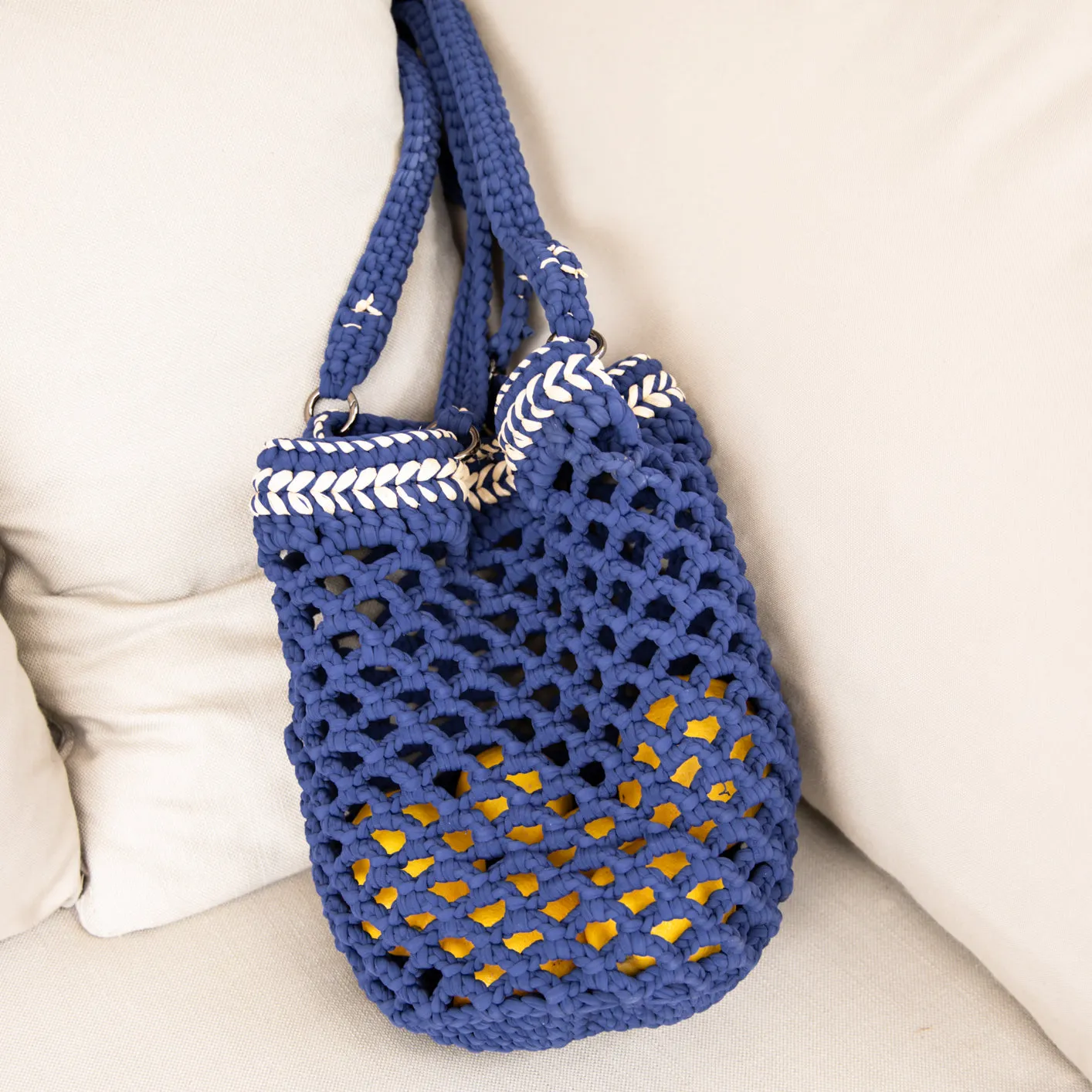 Fishnet raffia Daybag