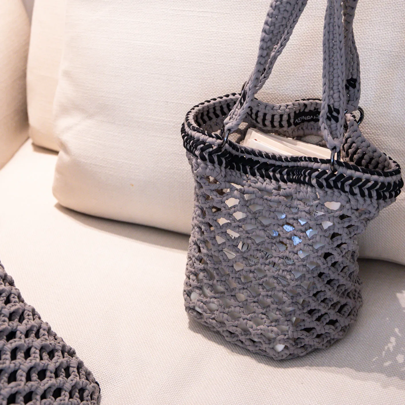 Fishnet raffia Daybag