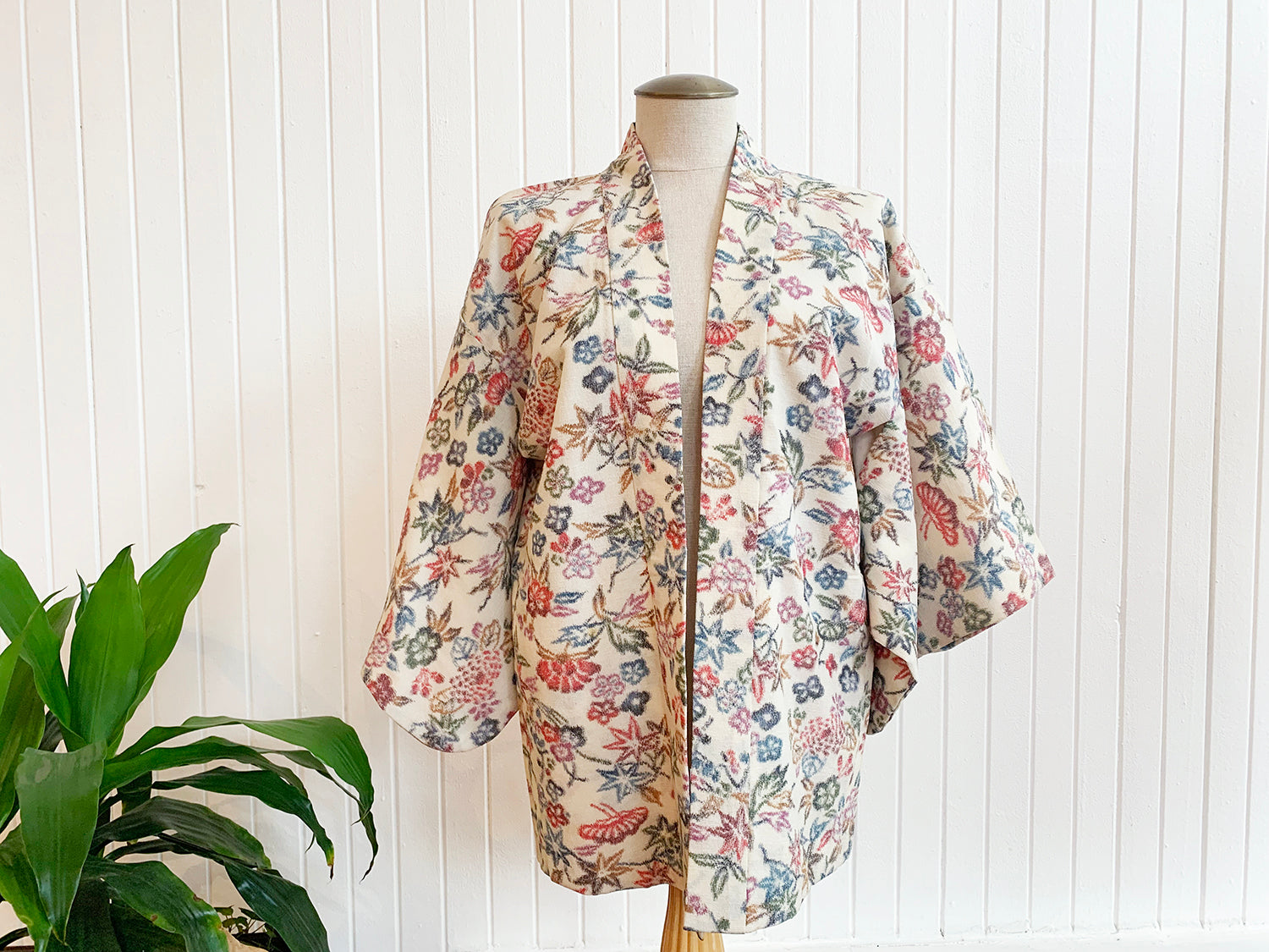 New Arrival ! Vintage Haori/Kimono Beige Floral 1960s