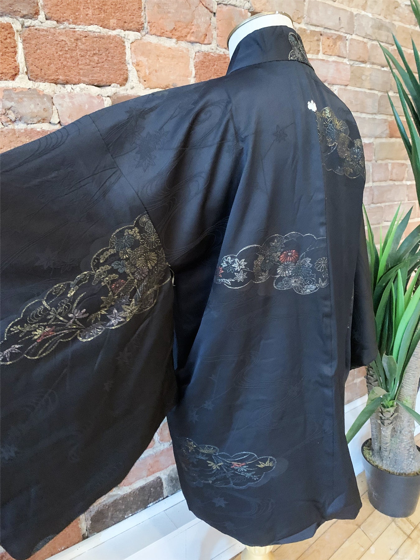 New Arrival ! Vintage Haori/Kimono Black Floral 1950s