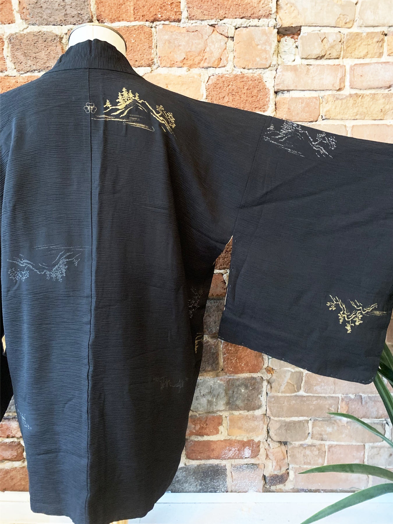 New Arrival ! Vintage Haori/Kimono Black Floral 1960s