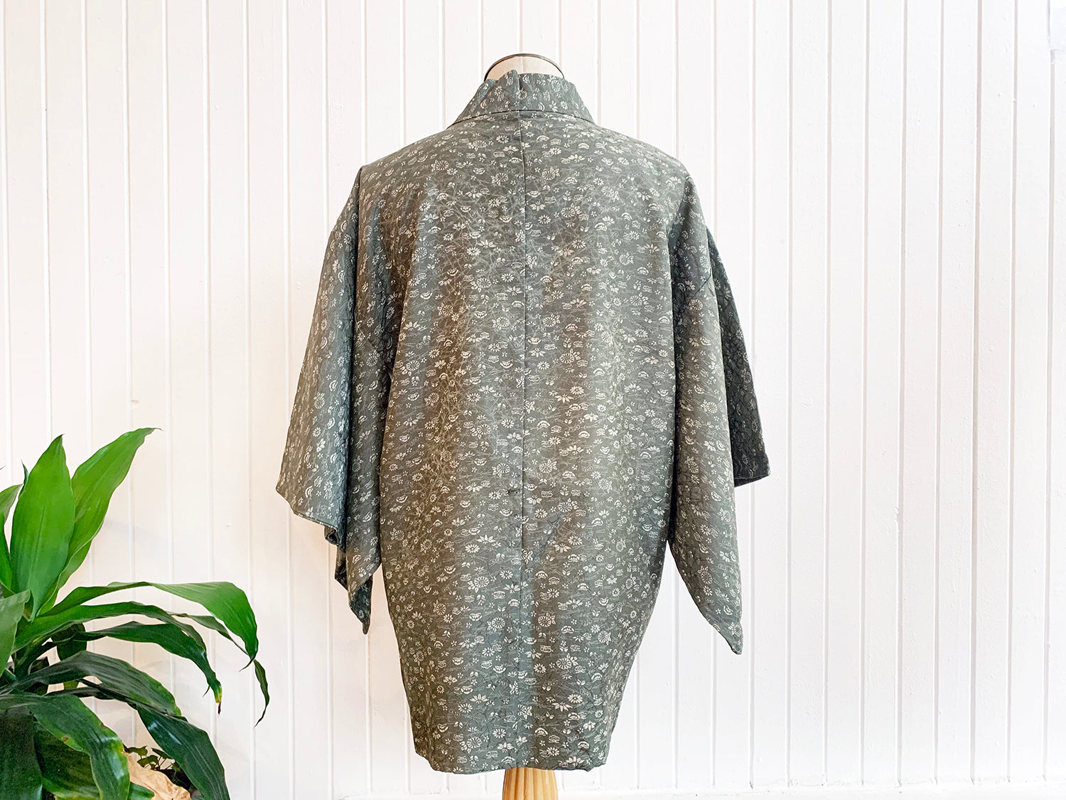 New Arrival ! Vintage Haori/Kimono Green Floral 1980s