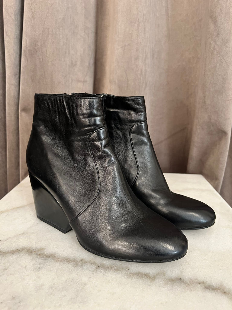 Robert Clergerie Leather ankle boots- Size 39