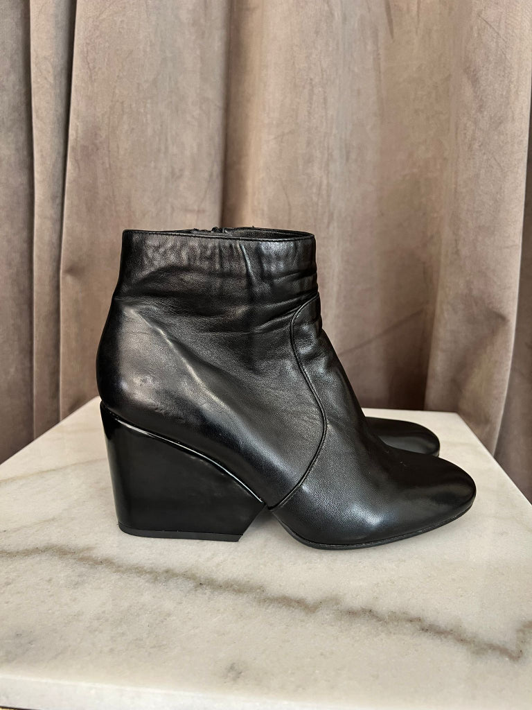 Robert Clergerie Leather ankle boots- Size 39