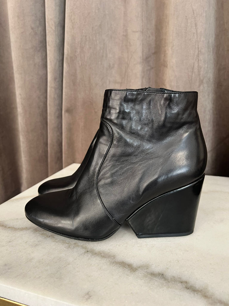 Robert Clergerie Leather ankle boots- Size 39