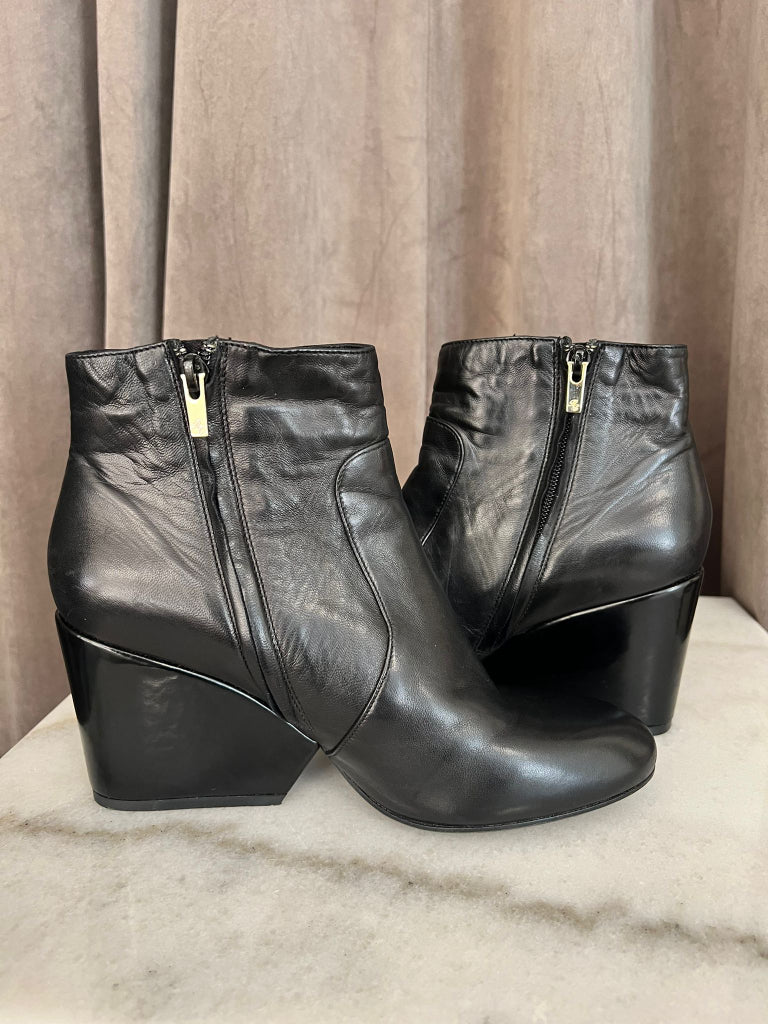 Robert Clergerie Leather ankle boots- Size 39