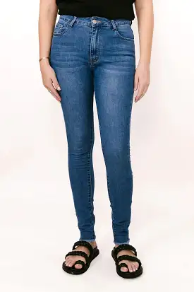 THE STRAIGHT LEG JEANS