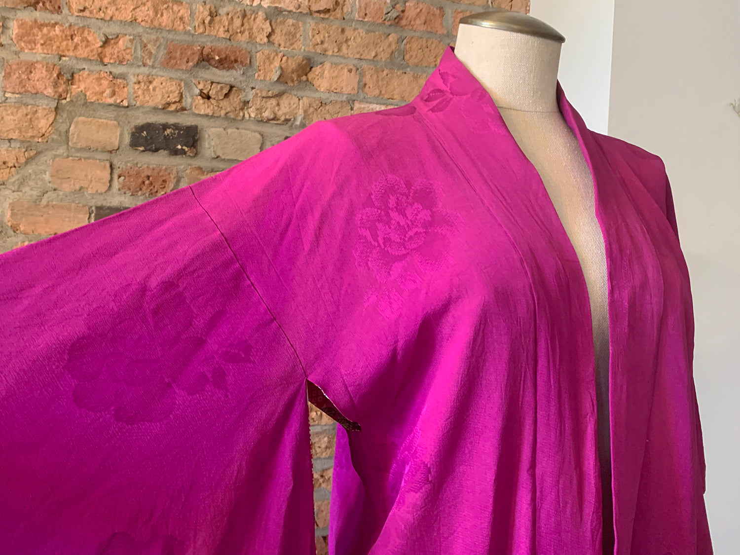 Vintage Haori/Kimono Fuchsia Floral 1970s