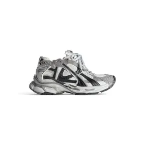      Women's Runner Sneaker in Grey 